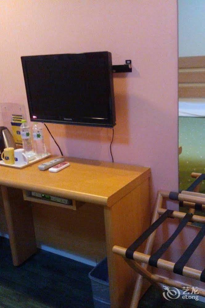 فندق هوم إن تشونغتشينغ جيانغباي أيربورت شوانغفينغ رود المظهر الخارجي الصورة